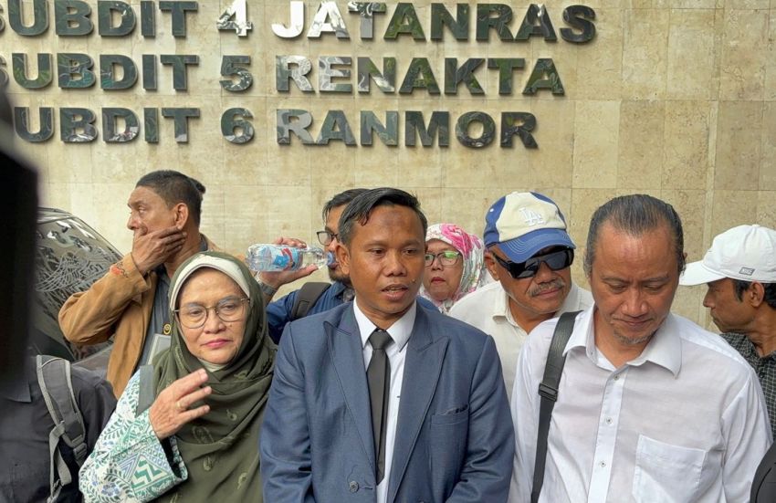Khozinudin Bandingkan Roy Suryo Cs dengan Jokowi