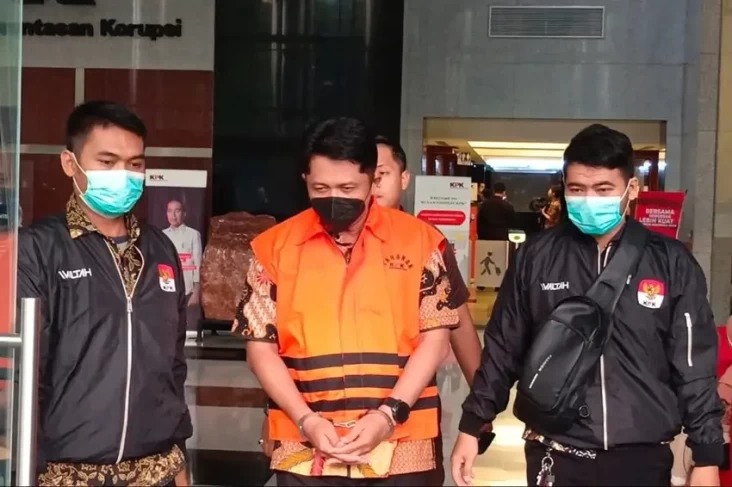 Mantan Penyidik: KPK Perlu Punya Aturan Larang Tersangka Guna Masker