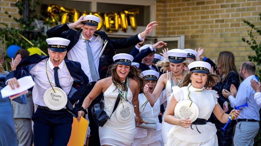 Negara yang Melarang Penggunaan Ponsel di Ruang Kelas