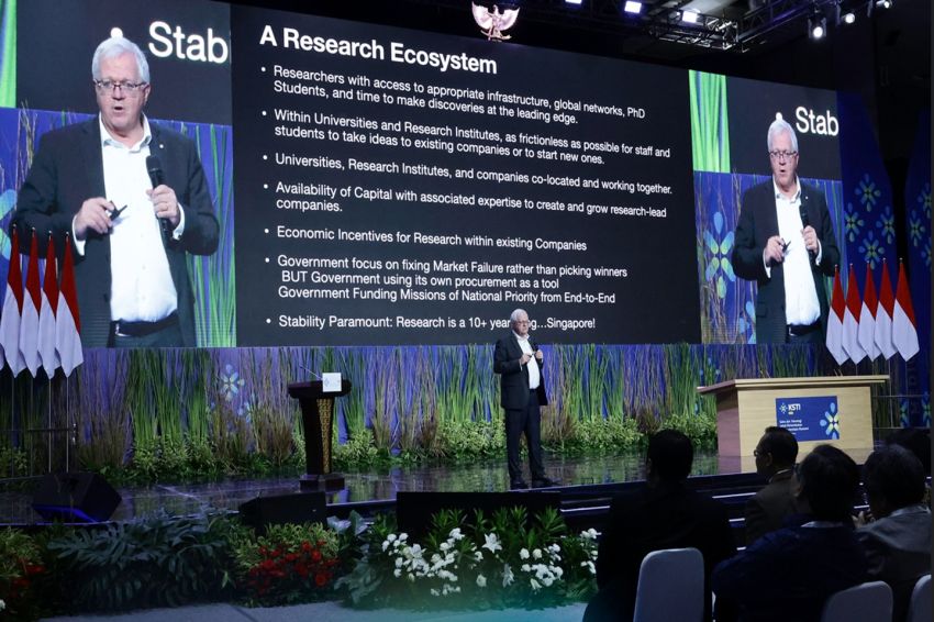 Peraih Nobel Brian Schmidt: Ekosistem Sains dan Teknologi Kunci Masa Depan