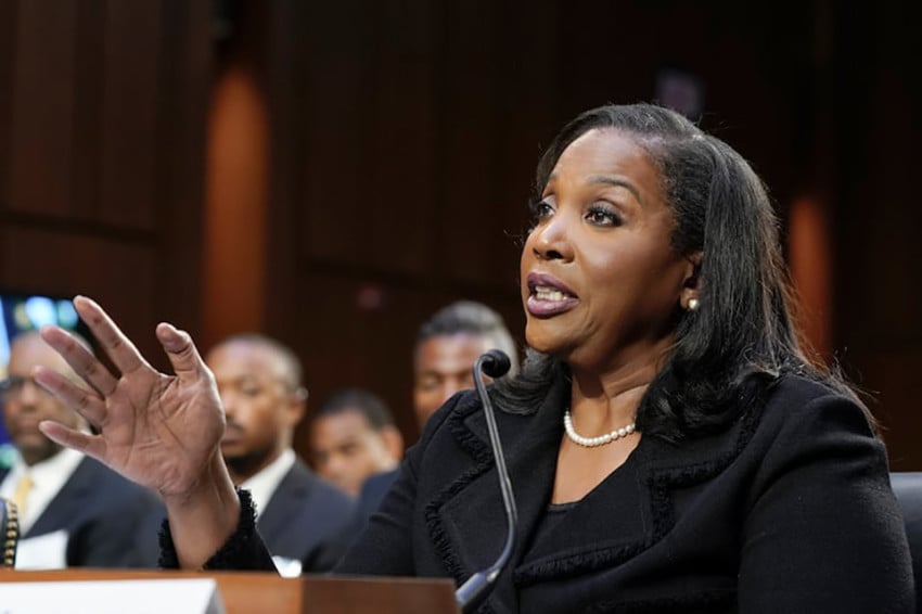 Trump Ikut Baur Tangan Urusan The Fed