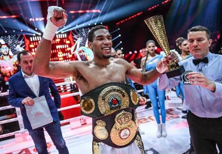 Osleys Iglesias: Petinju Tangan Besi Raja KO Tidak Terkalahkan