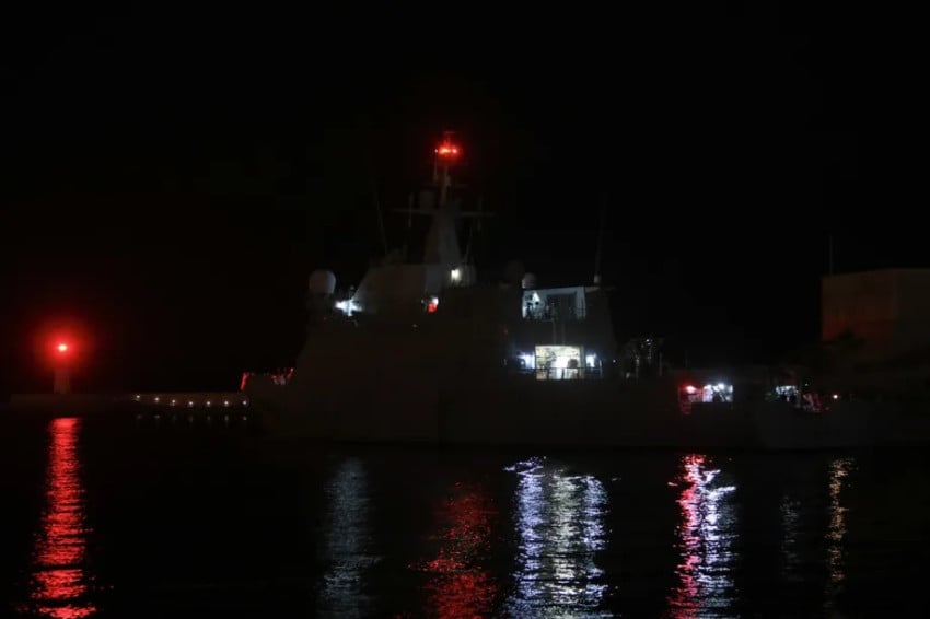 Penampakan Kapal Perang Spanyol yang Mulai Berlayar