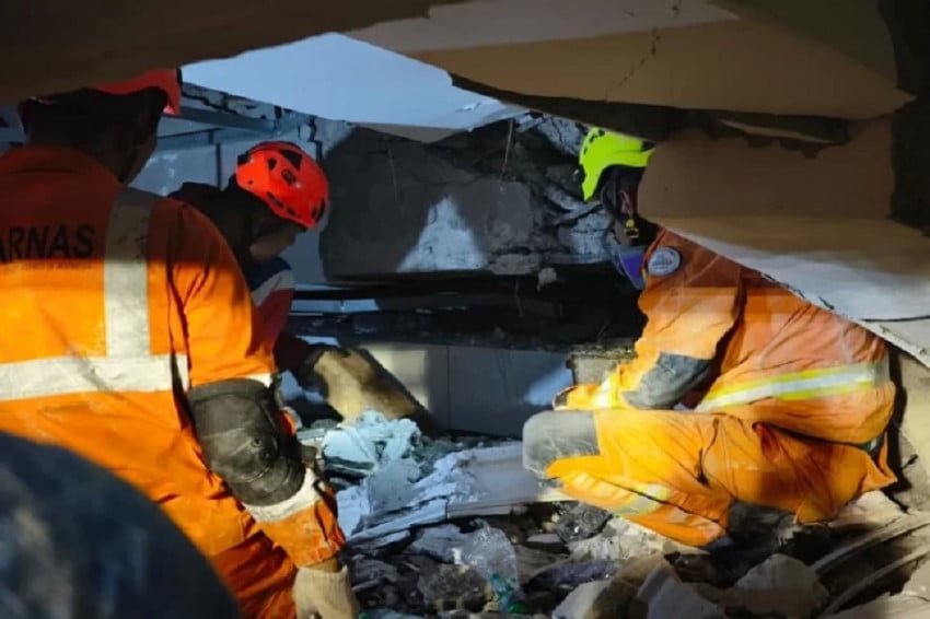 Ambruknya Pesantren Al Khoziny: 17 Santri Wafat, 104 Selamat.