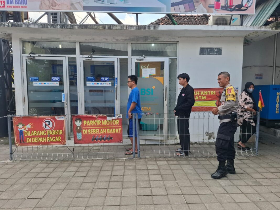 Bhabinkamtibmas Natar Sambangi Satpam PT Lambang Jaya, Imbau Waspada Judi Online dan Keamanan Lingkungan