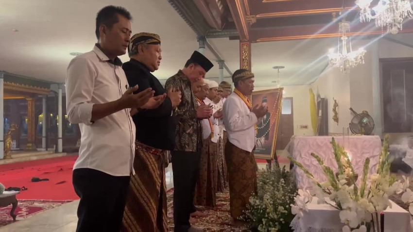 Jokowi Melayat Raja Keraton Solo Paku Buwono XIII