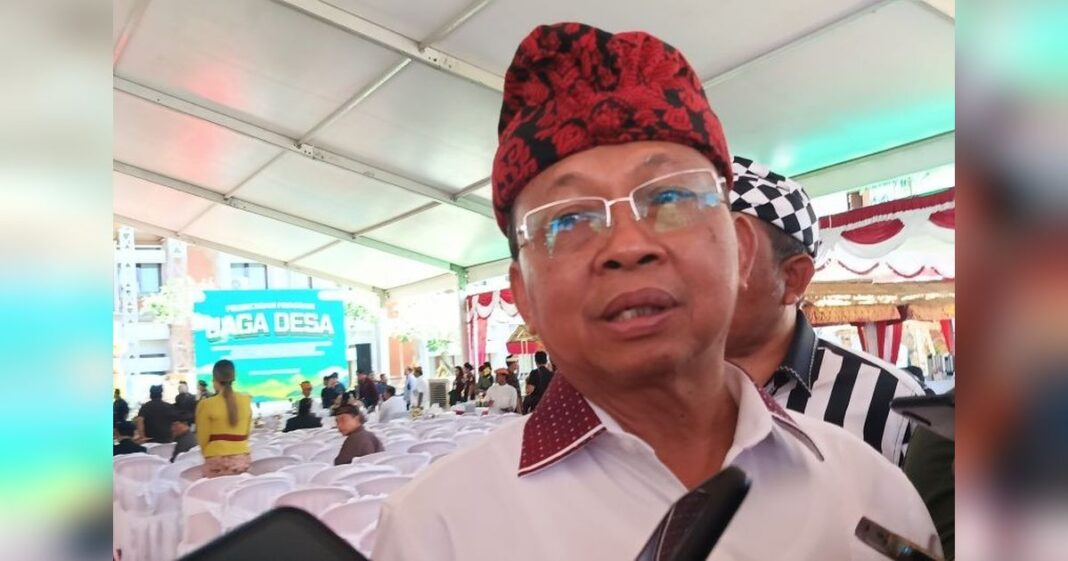 Viral Pria Lempar Kantong Penuh Sampah ke Tukad Badung