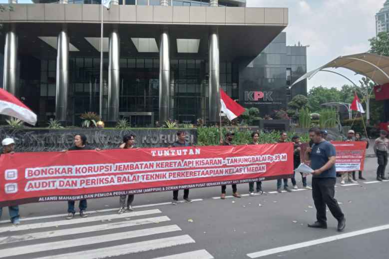 Dua Tersangka Korupsi Proyek Jalur Kereta Api Medan Ditahan KPK