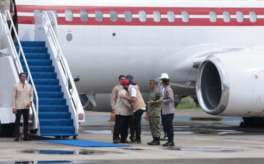 Prabowo Sampai di Aceh, Peluk Gubernur Mualem
