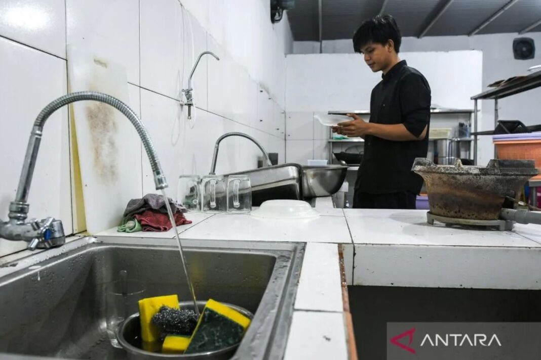 Sibuk di dapur MBG, penduduk Madiun tinggalkan judi online