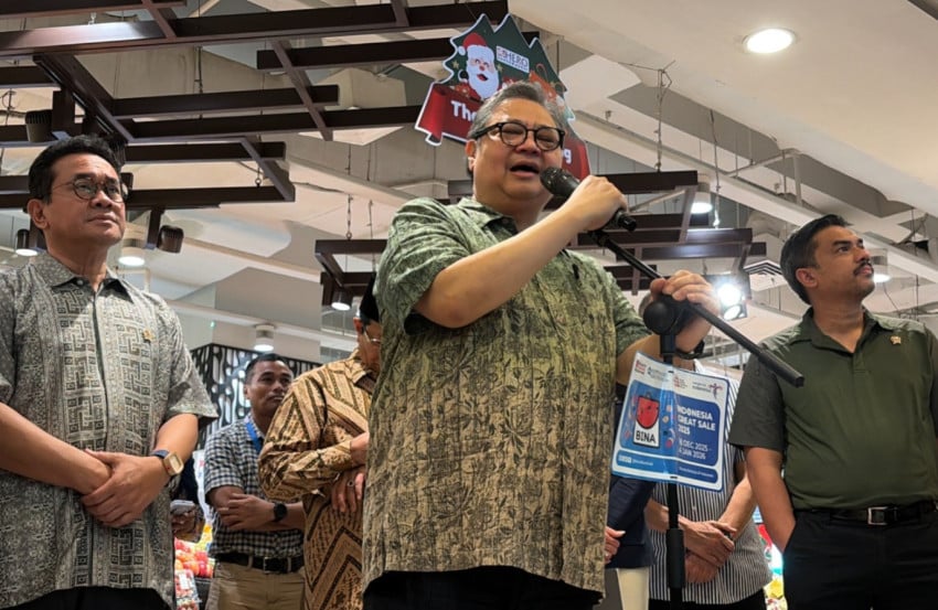 Turis Malaysia Antusias Jajal Whoosh di Bandung