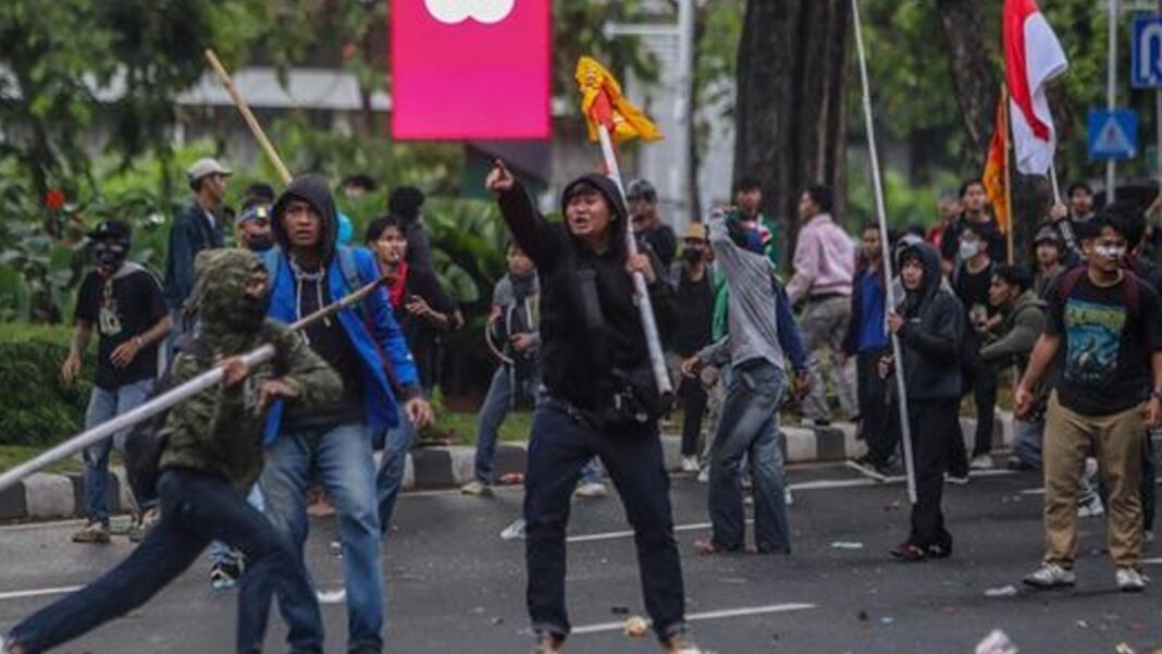 Mobil Dinas RI 25 Diduga Serobot Antrean Tol Cilandak, Ini Sikap Polisi