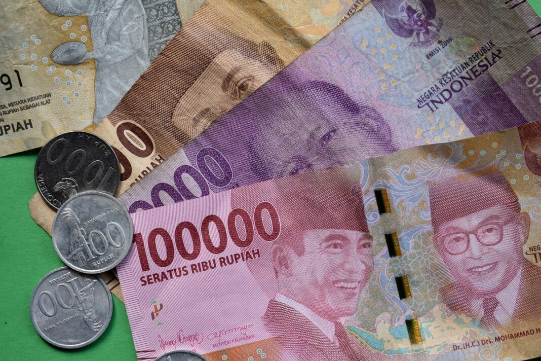 Rupiah Nyaris Rp17.000