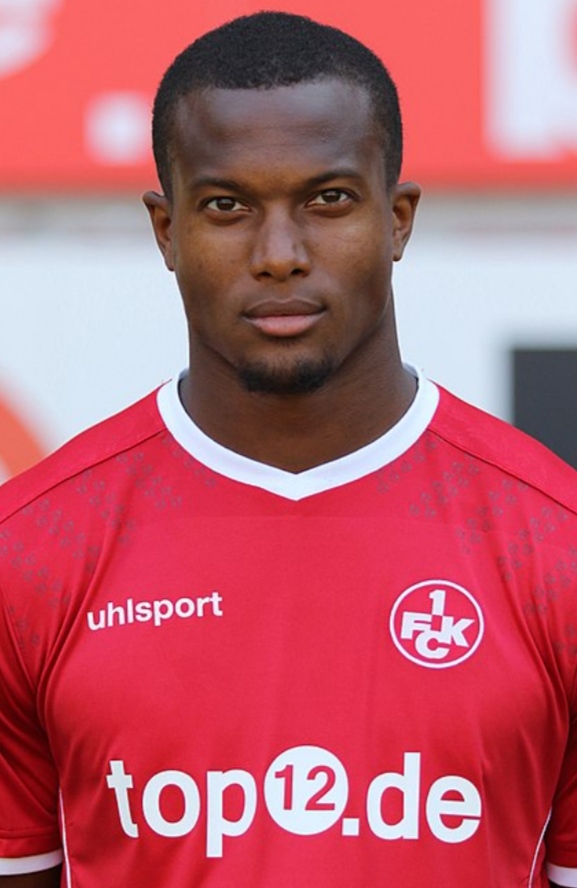 Tandukan Jung Bawa PERSIB Ungguli Akurat Solo