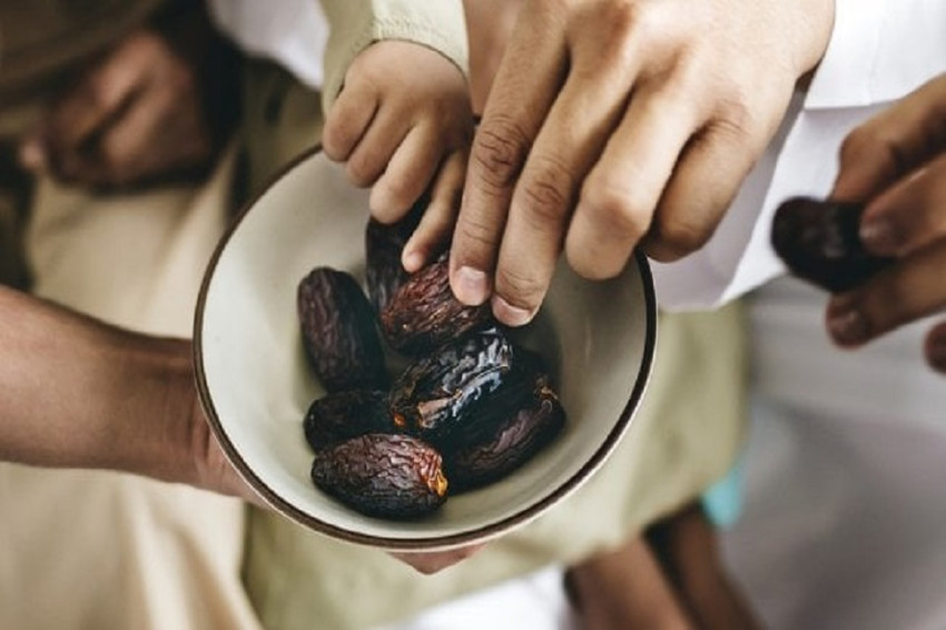 Tangisan Imam Malik bin Anas Ketika Berbuka Puasa
