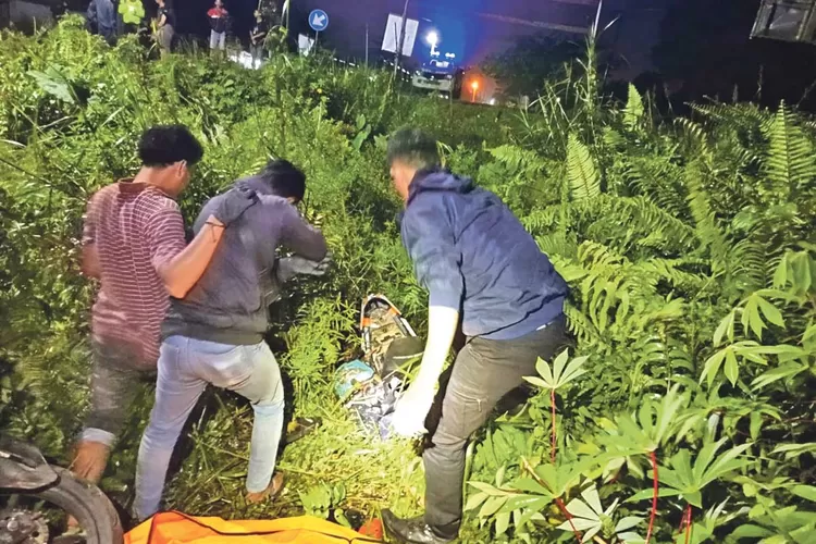 Tragis! Pengendara Motor Terjun Bebas